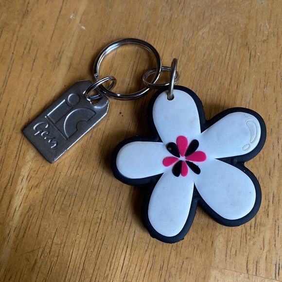 ic Gear with flower Keychain pre-owned condition - Picture 2 of 6